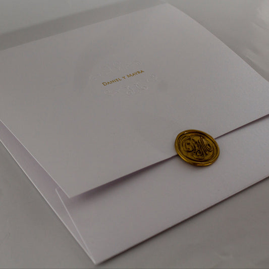 Invitación de Boda "Daniel & Mayra" en Cartulina Blanco Marmoleado con Relieve y Pan de Oro
