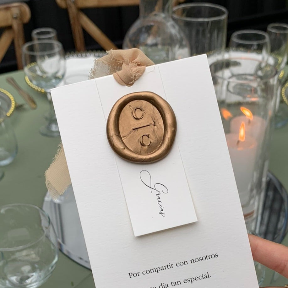 👉 Sellos de Lacre Personalizados – Modelo Ovalado 24x34 mm (Color Dorado)