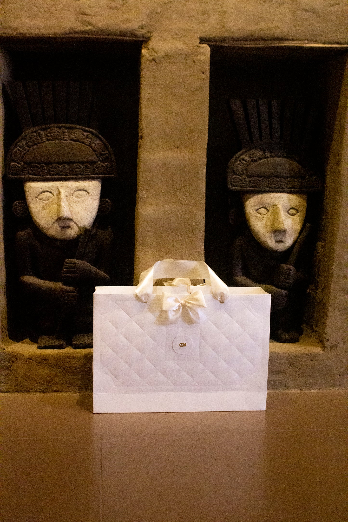 Bolsa de Mano Personalizada – Diseño de Lujo (27x39x9 cm)