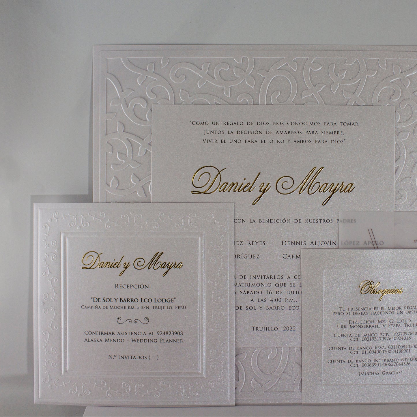Invitación de Boda "Daniel & Mayra" en Cartulina Blanco Marmoleado con Relieve y Pan de Oro