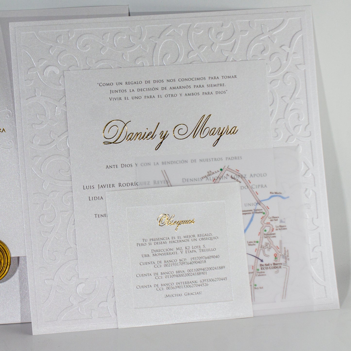 Invitación de Boda "Daniel & Mayra" en Cartulina Blanco Marmoleado con Relieve y Pan de Oro